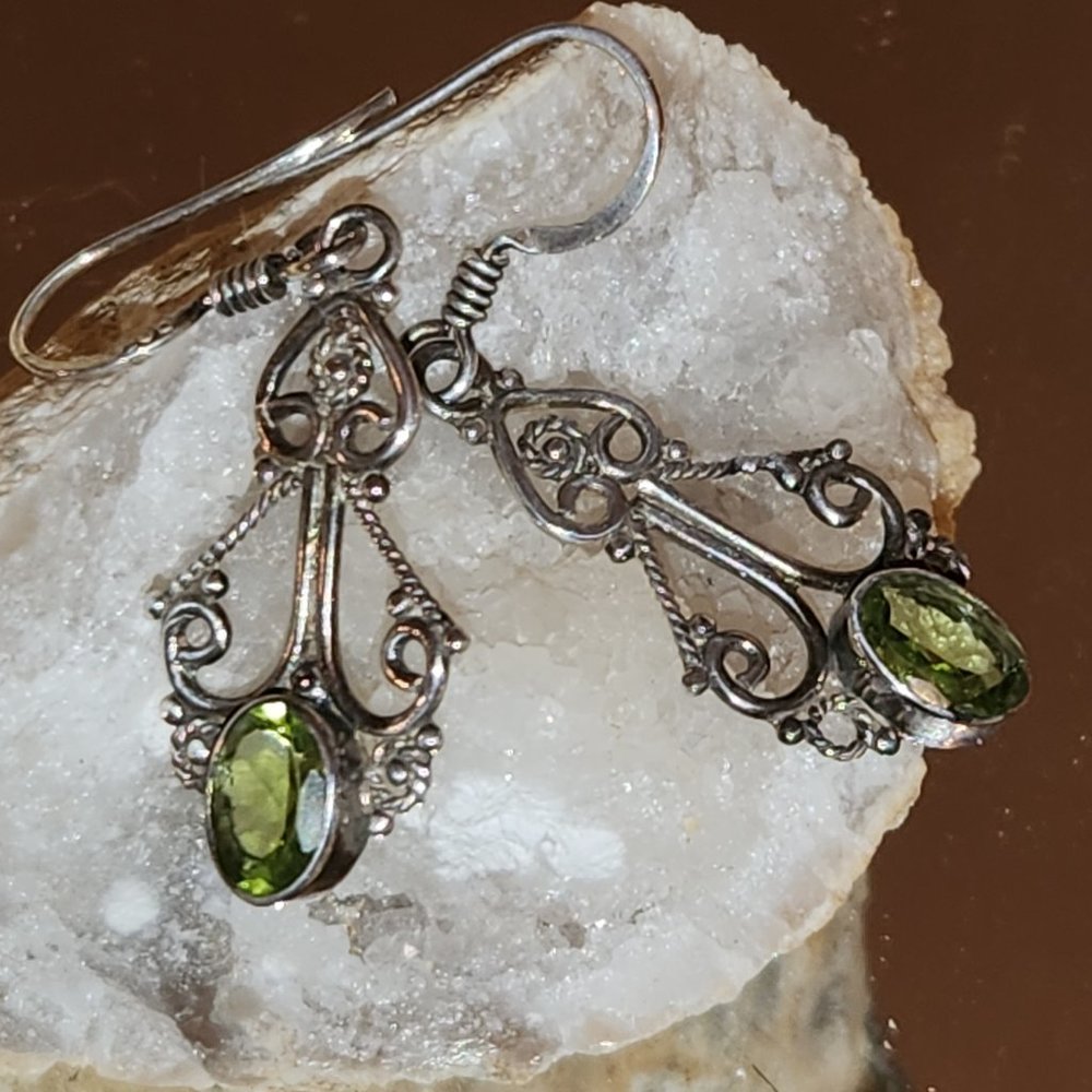 Womens 925 Victorian-Style Peridot Dangle Earrings w/fish hook backings